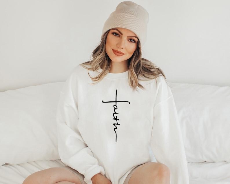 Christian Gifts Christian Sweatshirt, Crew Neck, White, Graphic T-Shirt with Script "faith" Design, Suitable for Women, All Seasons - Cotton, Womenswear