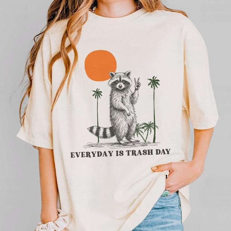 Everyday Is Trash Day Raccoon Shirt, Retro Sunset Tee, Cool Vintage Style Raccoon Shirt, Distressed Style Meme T-Shirt, Retro Raccoon Moon Tee, Raccoon Lovers, Comfort Shirt for Women, Funny Raccoon Tee, Cute Animal Tee for Her, Vintage Retro Raccoon Tee