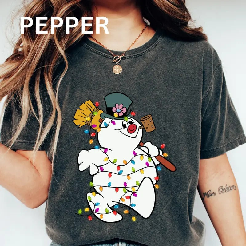 Frosty the Snowman Shirt, Christmas Shirt, Comfort Colors Christmas Shirt (COMFORT COLORS T-SHIRT, CASUAL SHIRT UNISEX, CHRISTMAS CLOTHING, GRAPHIC APPAREL, HOLIDAY SHIRT) Cotton Fabric Womenswear Top Printed Oversized Women