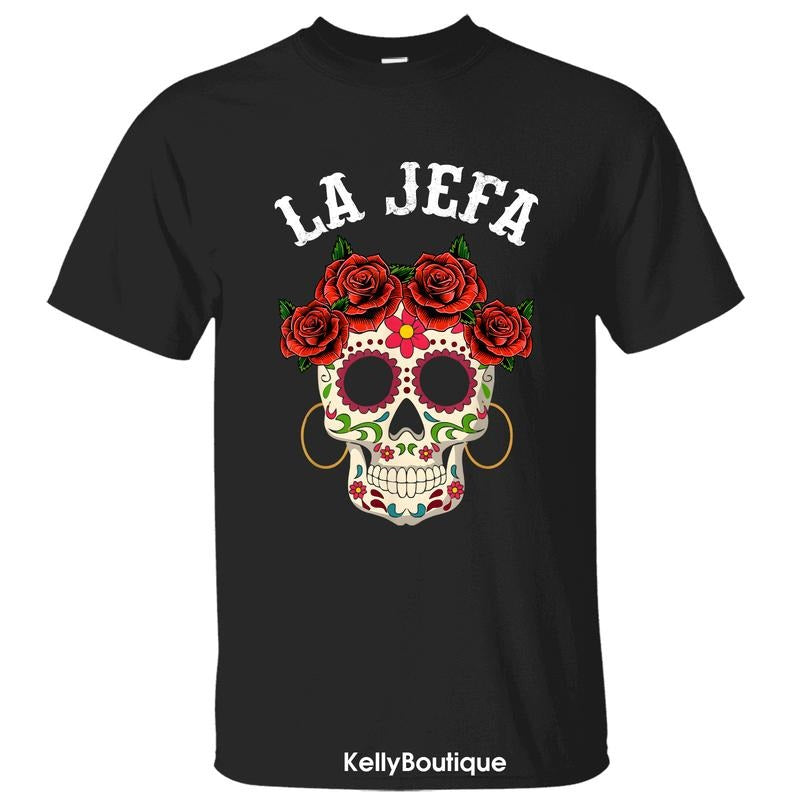 La Jefa Sugar Skull Day Of The Dead Dia De Los Muertos T-Shirt, Sugar Skull Halloween Costume, Trendy Hispanic Halloween Spooky Latina Season Back Side Graphic Design Unisex Cotton T-shirt for Men for Women Menswear Womenswear Top