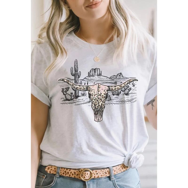 Longhorn Skull Graphic Tee, Western Desert Scene Design, Perfect for Casual and Outdoor Style