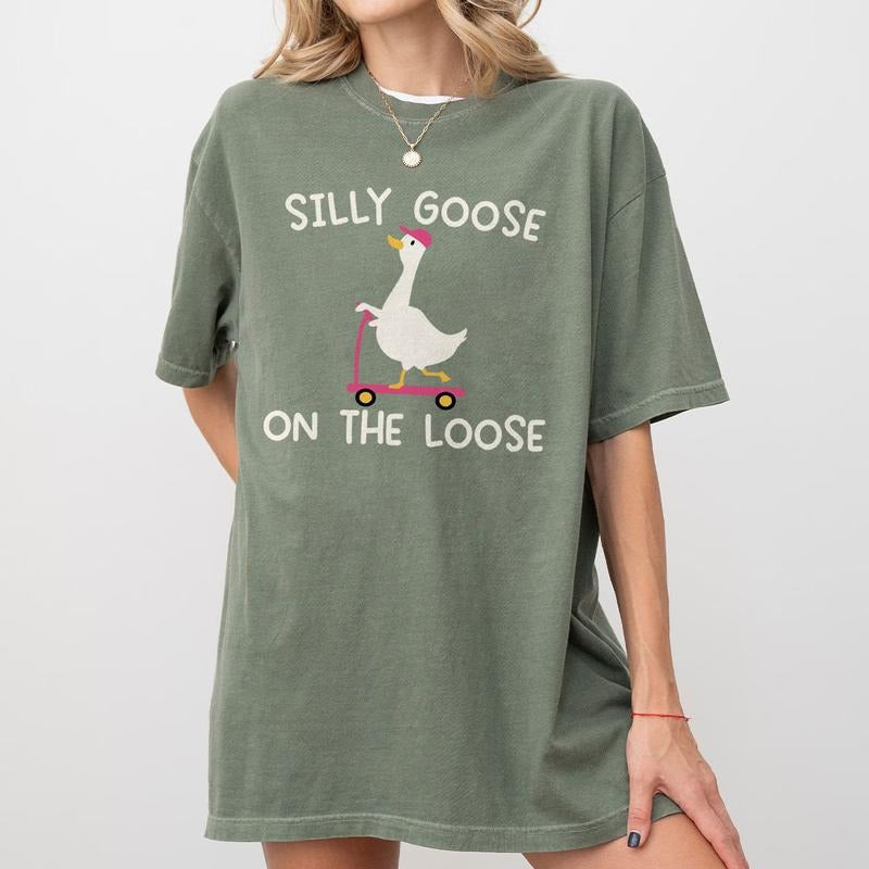 Silly Goose On the Loose Shirt, Comfort Shirt Gifts for Her, Silly Goose Shirt, Funny Shirt Gift, Silly Goose Tee, Funny Goose Shirt, Funny Gift For Her, Silly Goose Club, Cute Goose Shirt, Fun Goose Lover Gift, Silly Goose Gifts, Women Top