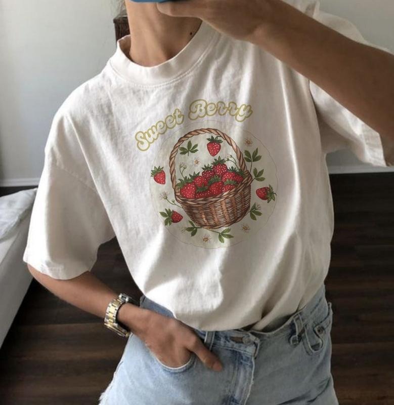 Strawberry Shirt Graphic Tees Summer Farm T-Shirt Berry Sweet Tshirt Gift For Mom Trendy Gift Tee