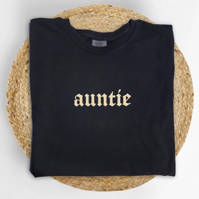 Vintage Auntie Comfort Colors Shirt, In My Auntie Era T-shirt, Vintage Titi Graphic Tee, Cool Aunt Outfits, New Aunt Gift, Gift For Aunt