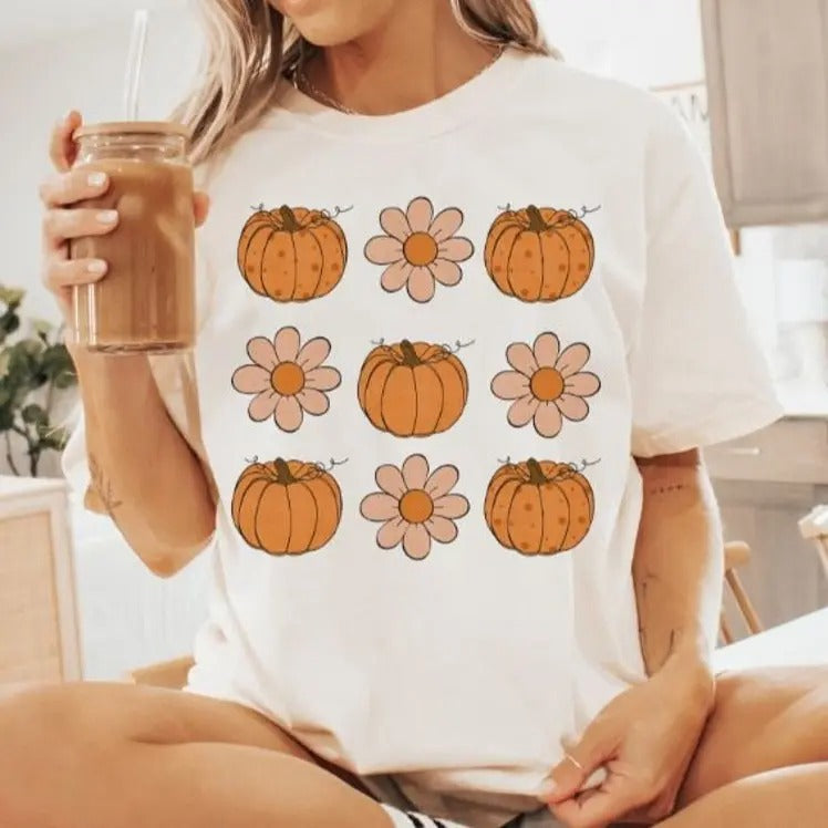 Vintage Floral Pumpkins T-shirt, Retro Pumpkin Tshirt, Cute Shirt For Fall, Halloween Tee, Retro Halloween Top, Fall Tshirt Top For Women Streetwear Summer Crewneck Shortsleeve T-Shirt Womenswear Lady Casual