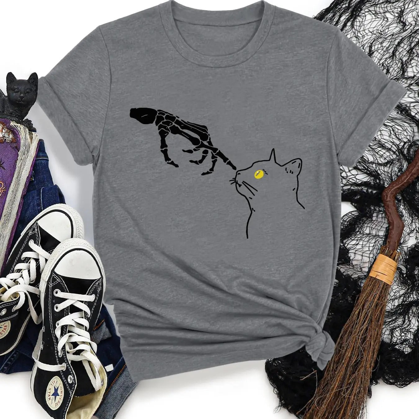 Women's Cat & Skeleton Hand Print Round Neck Graphic Tee, Vintage Trendy Casual Short Sleeve T-shirt for Daily Wear, Ladies All Seasons Outfit