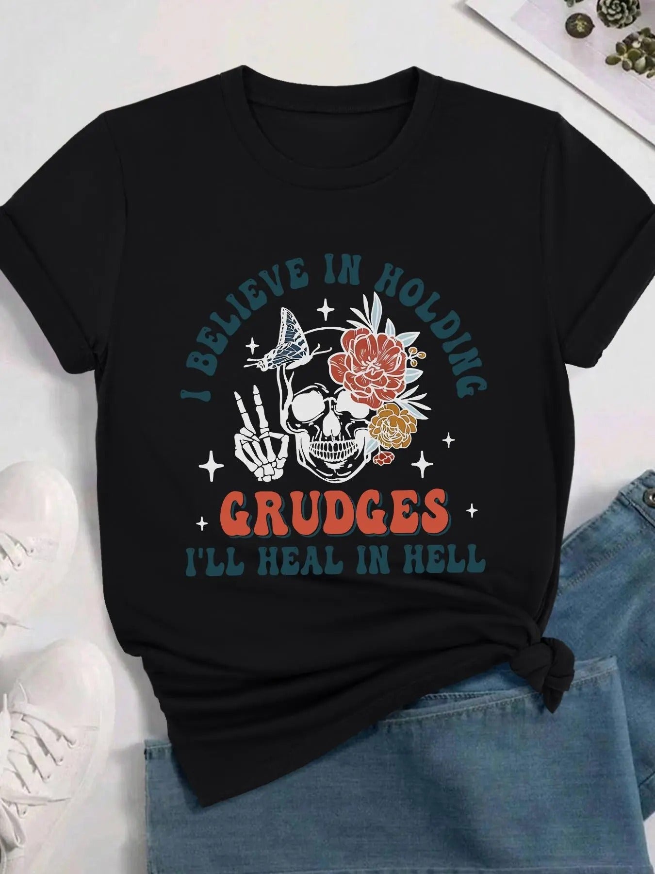 Women's Halloween Cartoon Floral & Letter Print Round Neck Graphic Tee, Vintage Trendy Casual Skull Print Short Sleeve T-shirt for Daily Wear, Ladies Summer Outfit