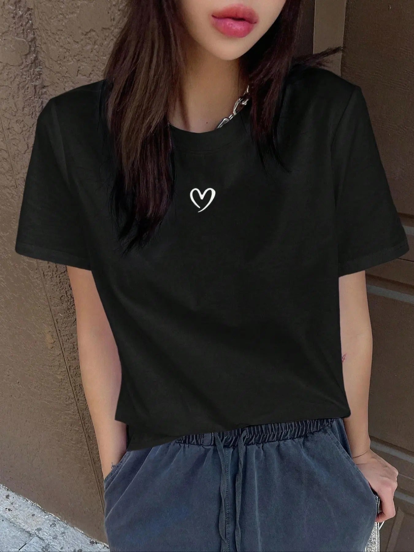 Women's Heart Print Round Neck  Tee, Vintage Trendy Casual Short Sleeve T-shirt for Daily Wear, Ladies Summer Outfit