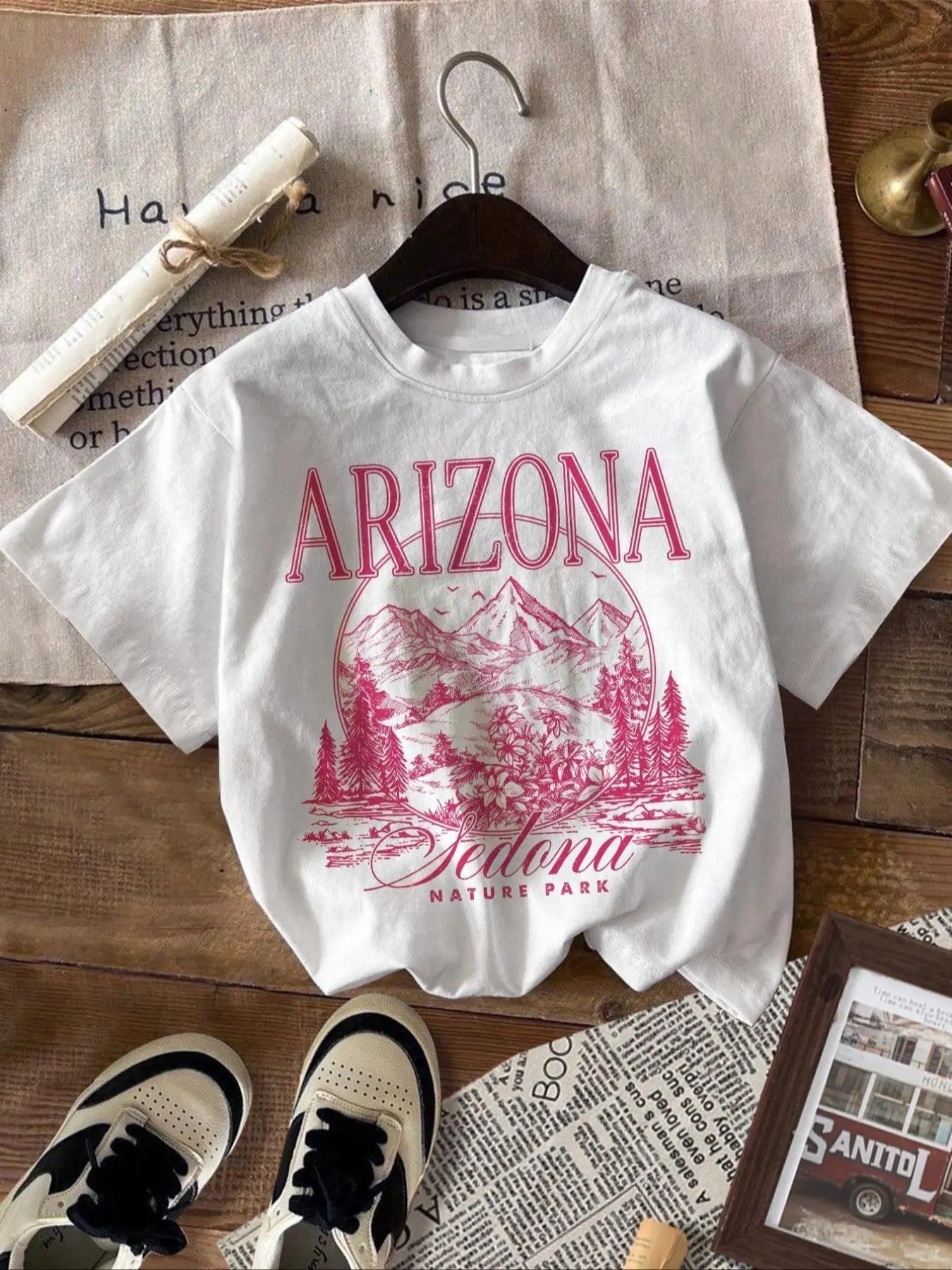 Women's Landscape & Letter Print Round Neck Graphic Tee, Vintage Trendy Casual Short Sleeve T-shirt for Daily Wear, Ladies Summer Outfit