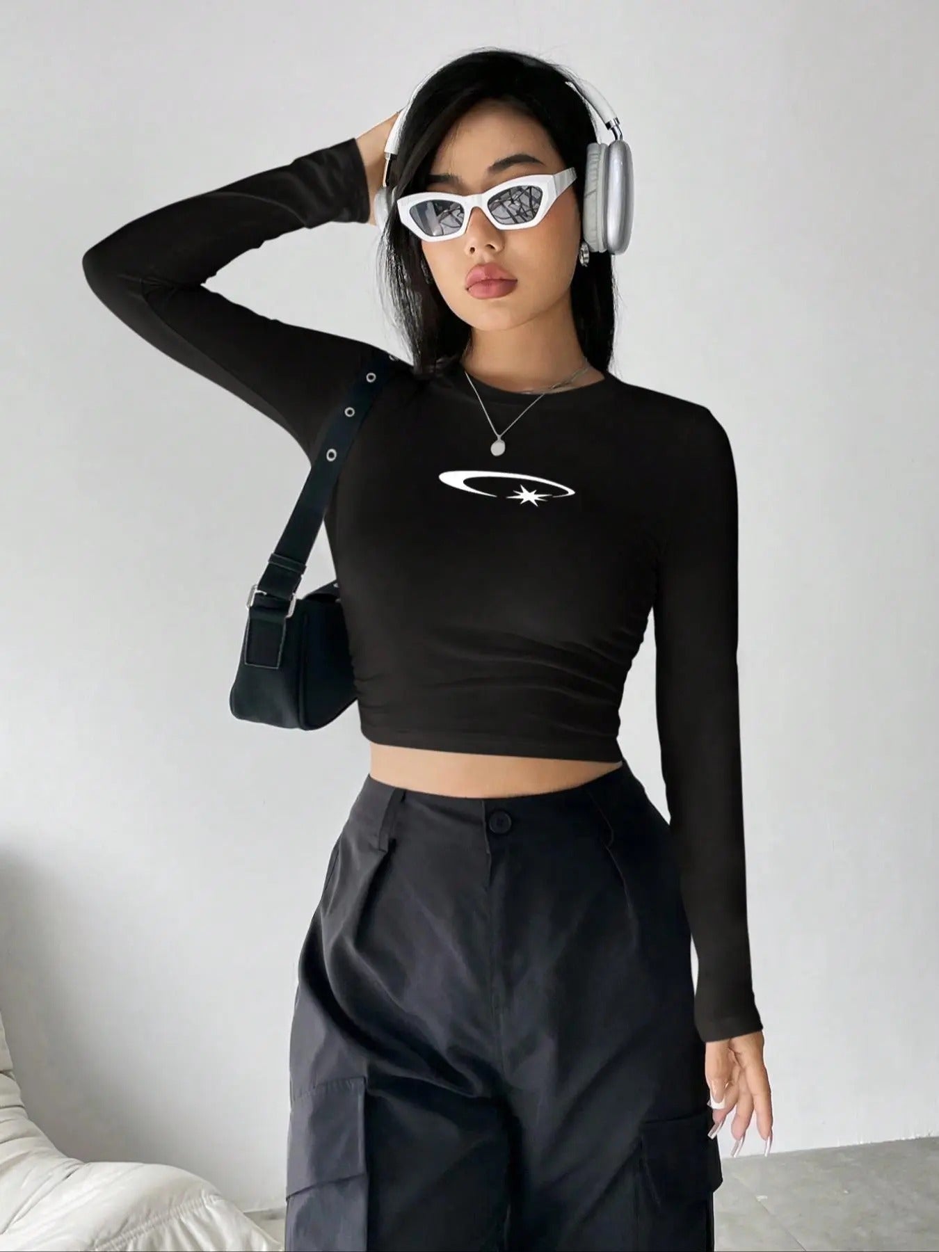 Women's Star Print Round Neck Tight Sleeve Crop Tee, Graphic Tees, Street Fashion Long Sleeve T-Shirt for Daily Outdoor Wear, Ladies Clothes for Spring & Fall