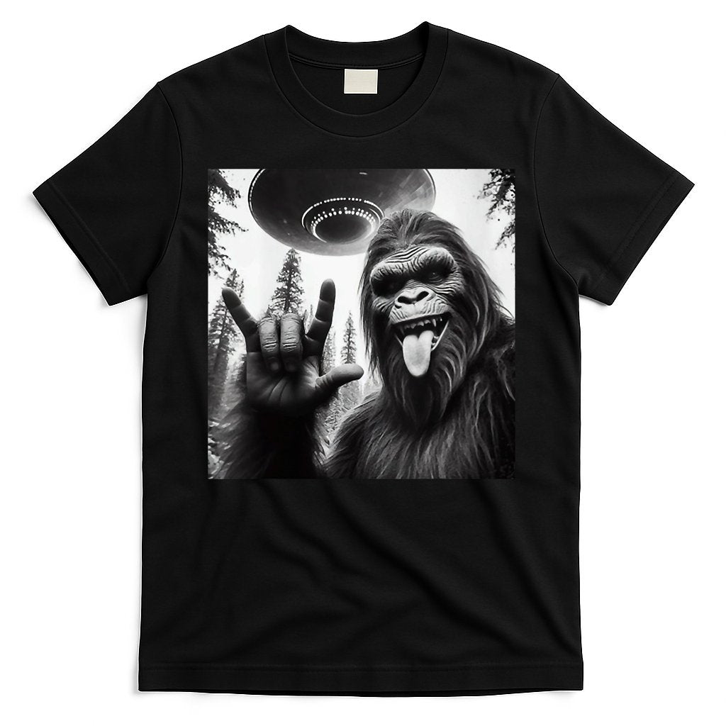 Funny Sasquatch Bigfoot Rock On Selfie With Ufo Alien T-Shirt