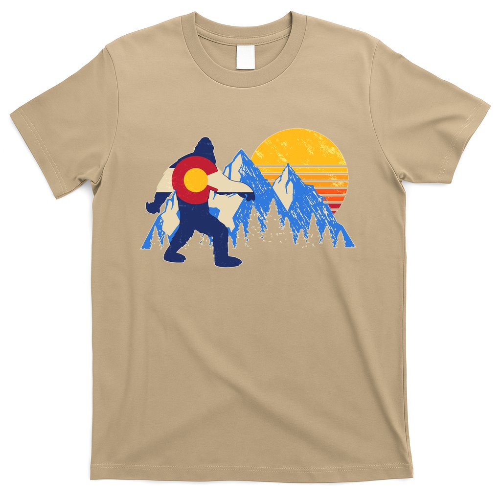 Funny Vintage Bigfoot Colorado Flag Retro Sun Mountains T-Shirt